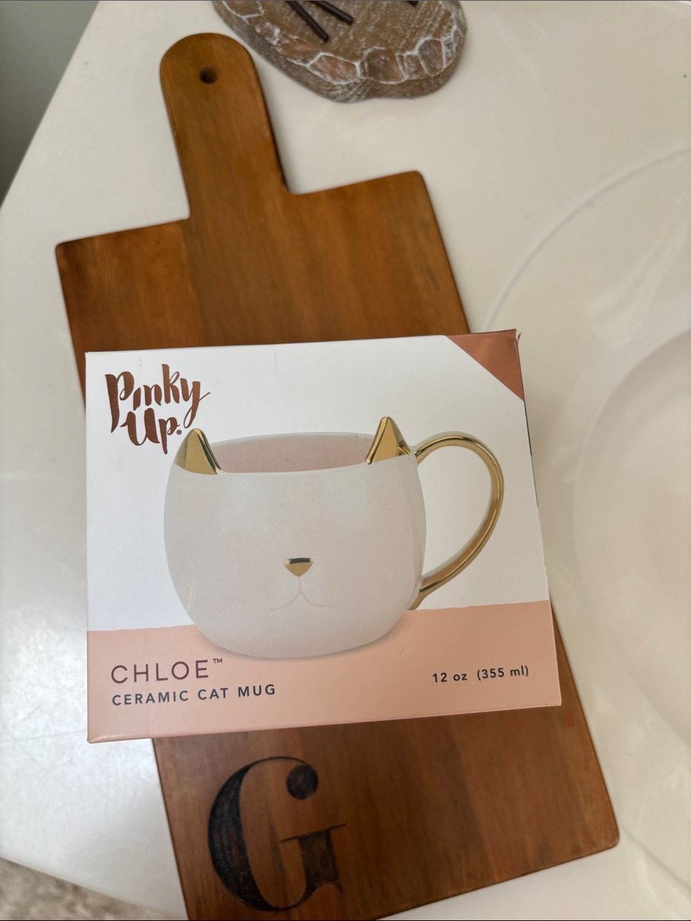 Chloe Pinky Up Charming Cat Ceramic Mug with Gold Accents